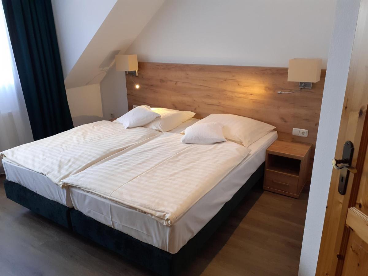 Land-Gut-Hotel Zum Alten Forsthaus - Aufladestation Fuer Elektroautos Hurtgenwald Bagian luar foto