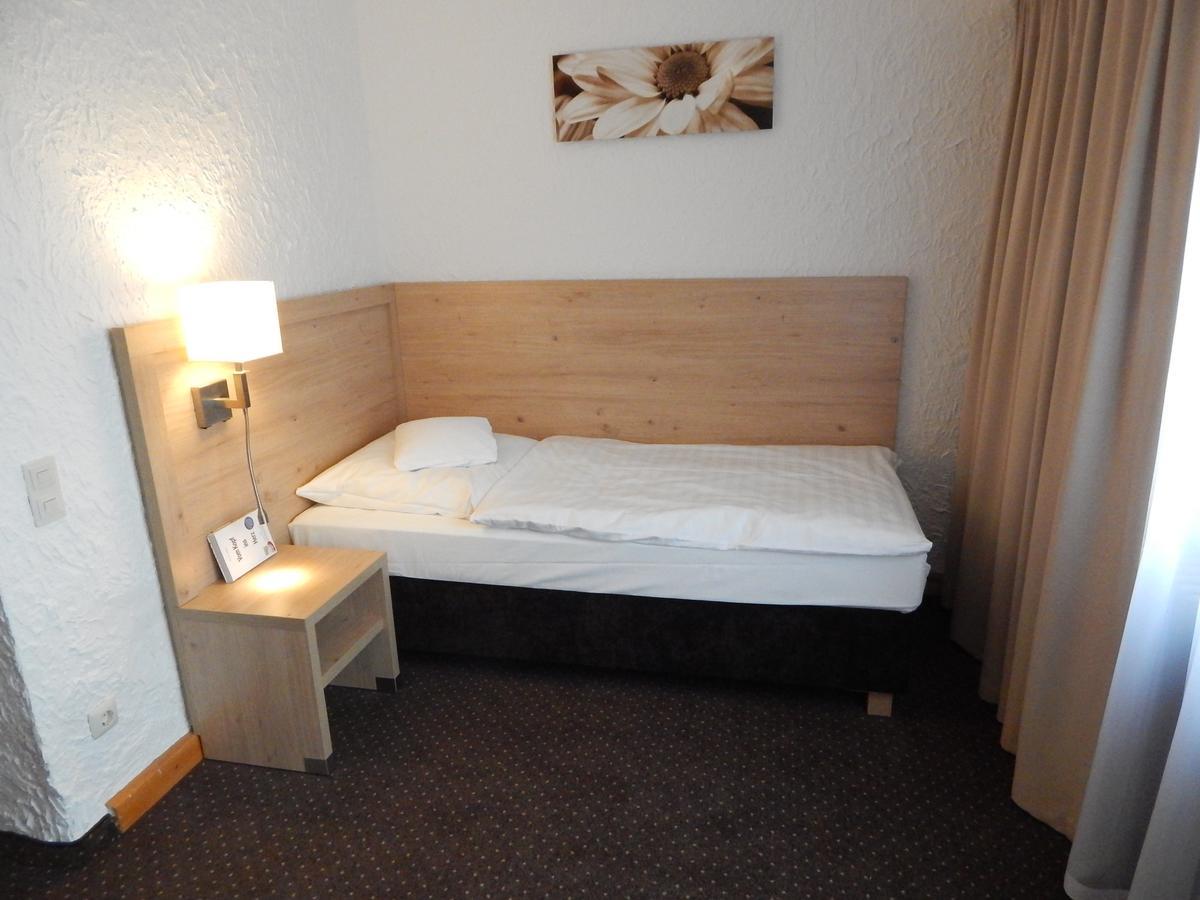 Land-Gut-Hotel Zum Alten Forsthaus - Aufladestation Fuer Elektroautos Hurtgenwald Bagian luar foto