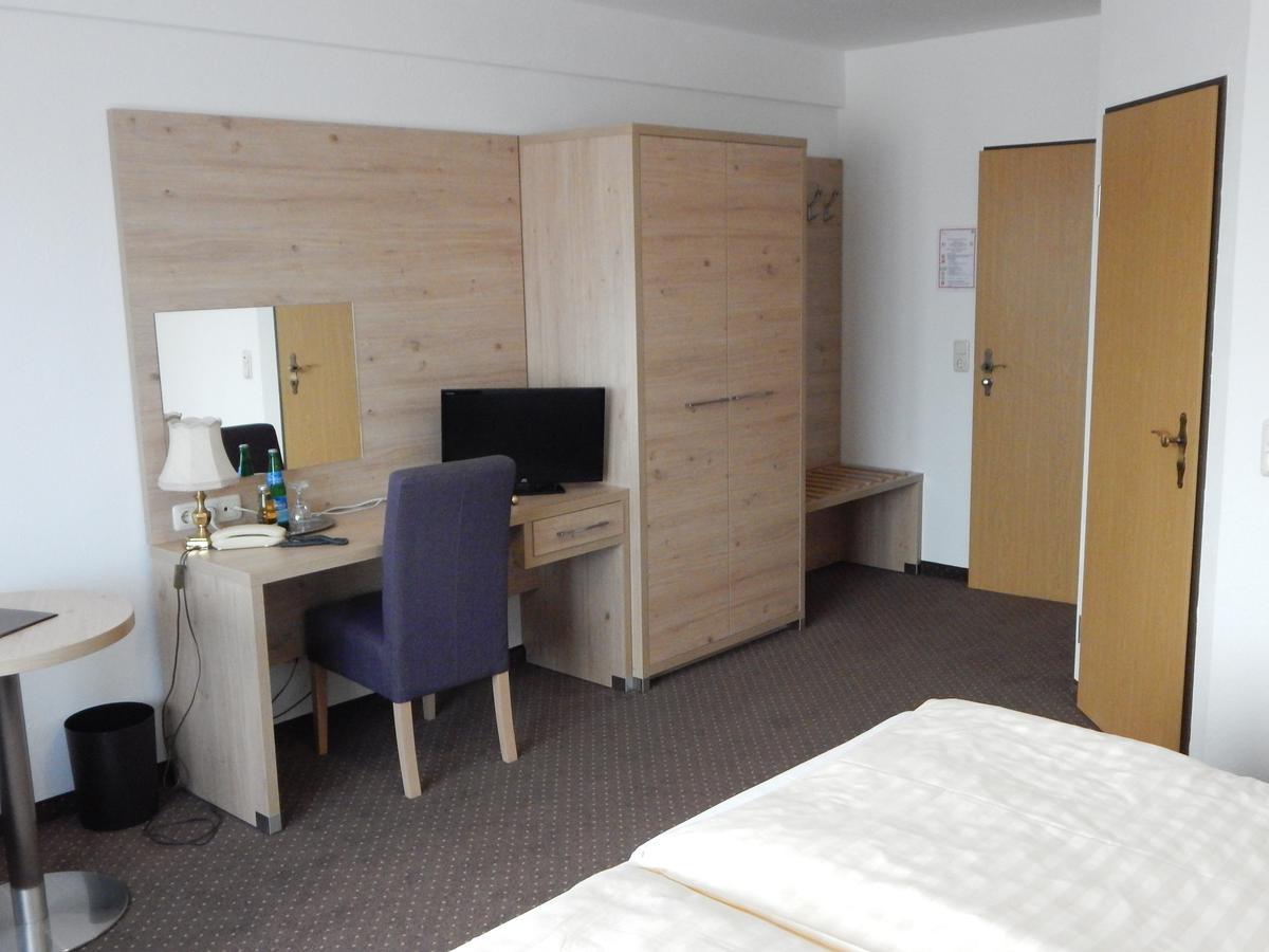 Land-Gut-Hotel Zum Alten Forsthaus - Aufladestation Fuer Elektroautos Hurtgenwald Bagian luar foto