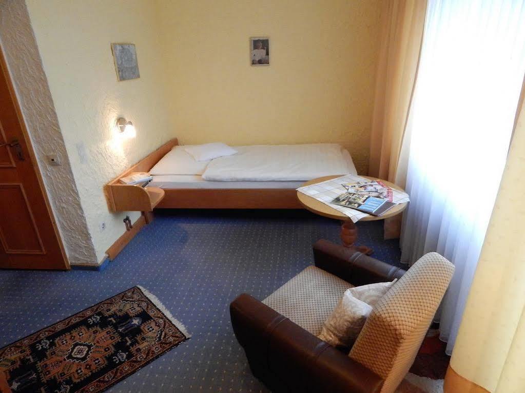 Land-Gut-Hotel Zum Alten Forsthaus - Aufladestation Fuer Elektroautos Hurtgenwald Bagian luar foto