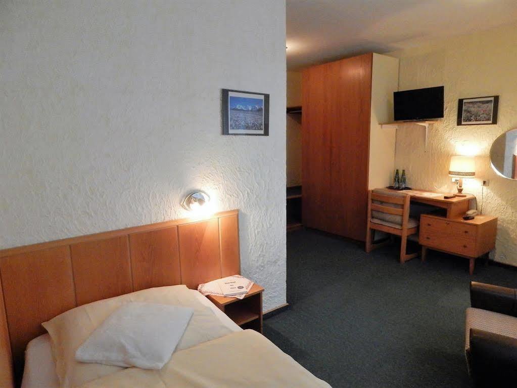 Land-Gut-Hotel Zum Alten Forsthaus - Aufladestation Fuer Elektroautos Hurtgenwald Bagian luar foto