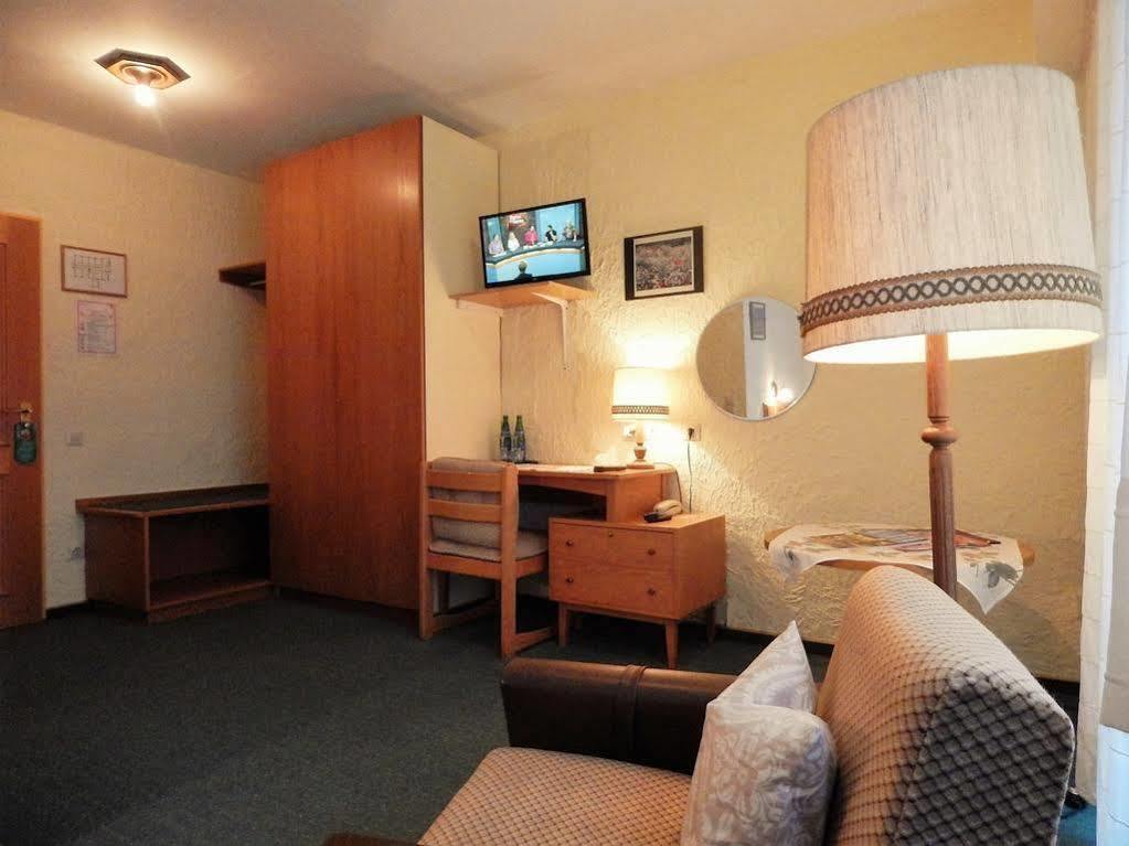 Land-Gut-Hotel Zum Alten Forsthaus - Aufladestation Fuer Elektroautos Hurtgenwald Bagian luar foto