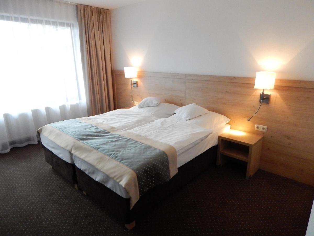Land-Gut-Hotel Zum Alten Forsthaus - Aufladestation Fuer Elektroautos Hurtgenwald Bagian luar foto